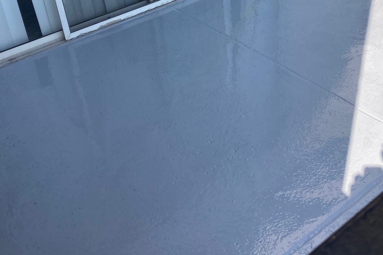 Finished gray coating on an apartment balcony floor